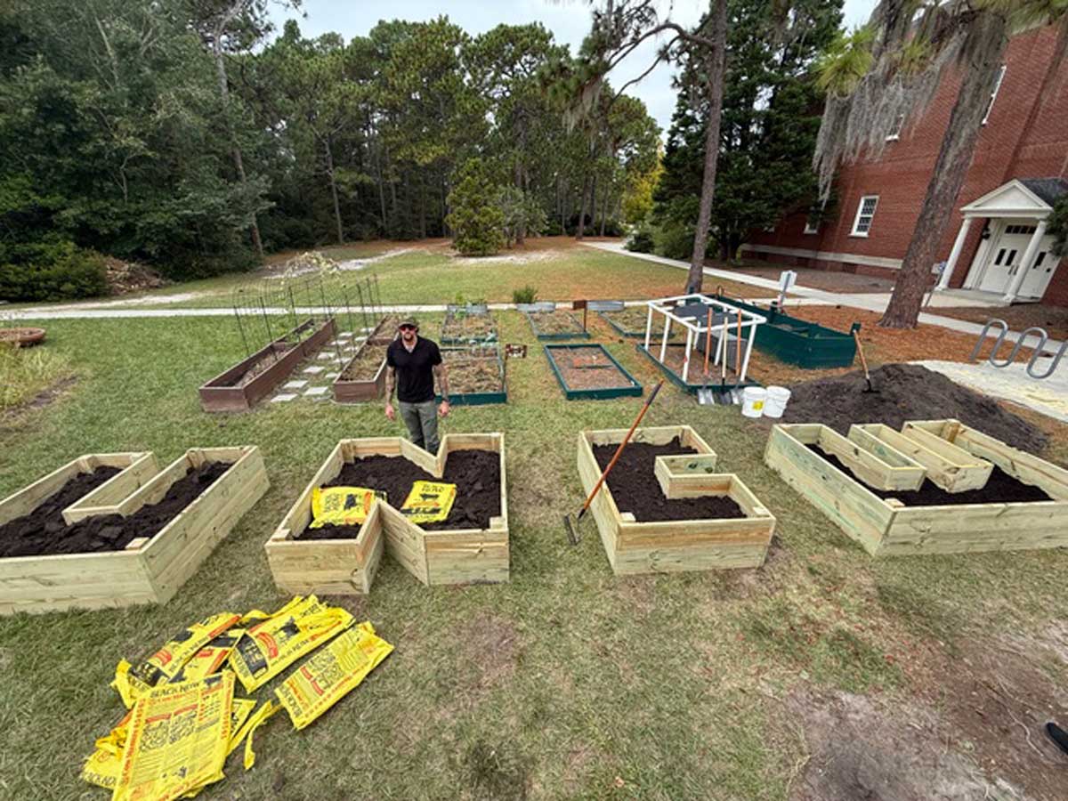 UNCW Student Veterans's garden build
