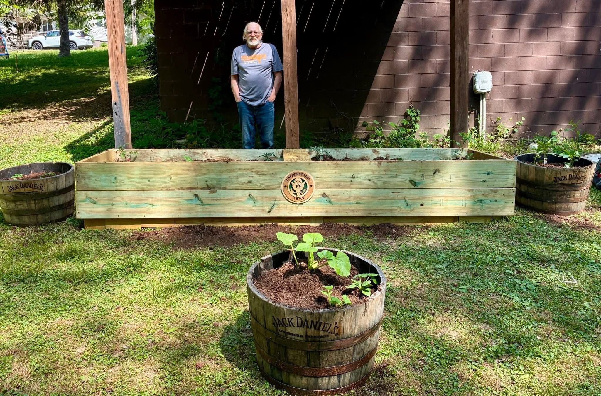 Robert "Wendell" Patterson's garden build